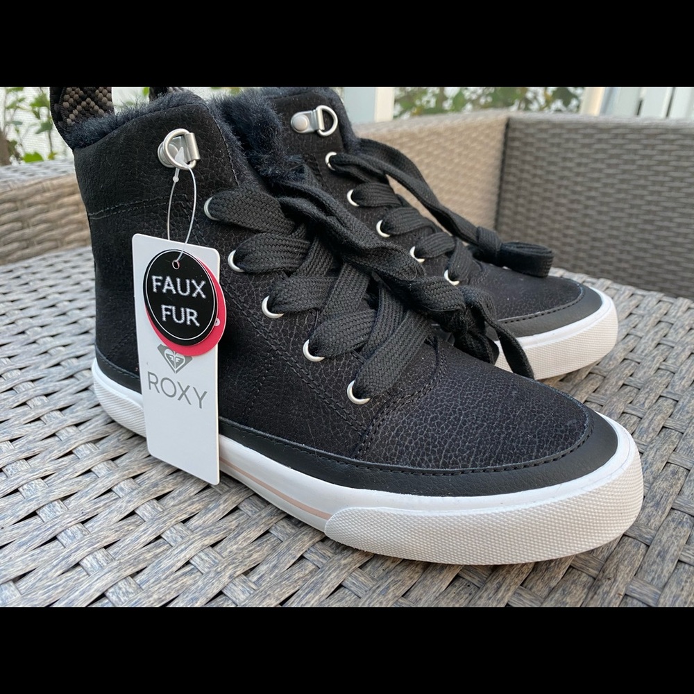 Roxy woman’s faux fur sneaker